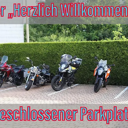 招待所 摩德纳酒店 3*