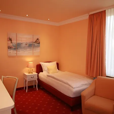 招待所 摩德纳酒店 3*