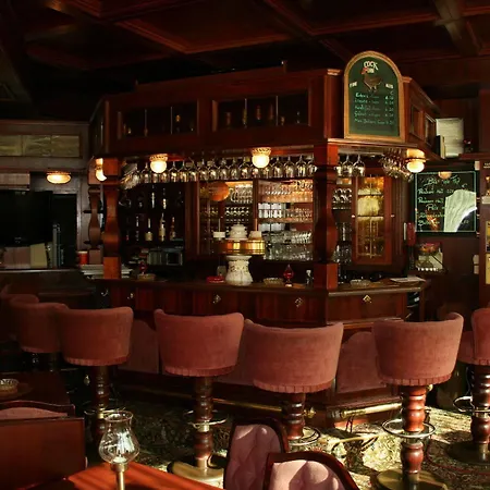 摩德纳酒店 招待所