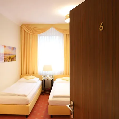 摩德纳酒店 招待所